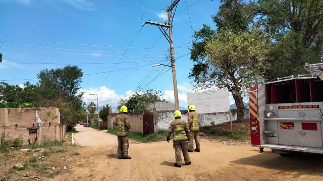 Atienden cuerpos de seguridad y auxilio reporte de presunto desplome de aeronave en San María Coyotepec.- clamorsocial.com