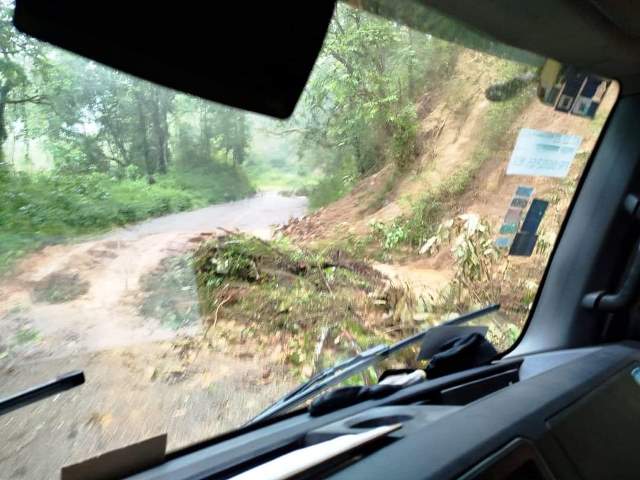 EN MALAS CONDICIONES LA CARRETERA FEDERAL 175 DE MIAHUATLAN A POCHUTLA .- clamorsocial.com