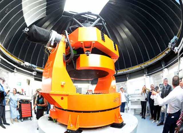 Mirar profundamente al cosmos y explorar sus misterios