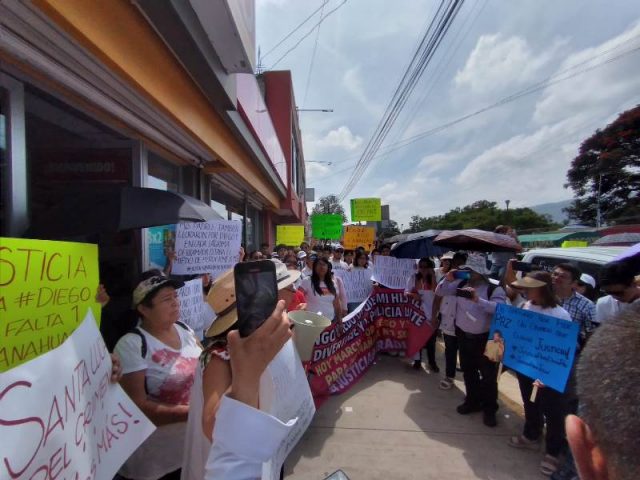 Marchan exigiendo justicia por el asesinato de Diego.- clamorsocial.com