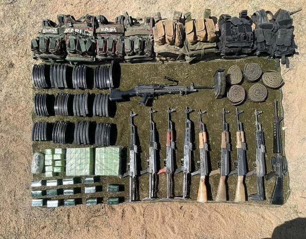Sonoyta Aseguran Un menor de edad con 10 armas, 5,170 cartuchos, vehículos y equipo táctico
