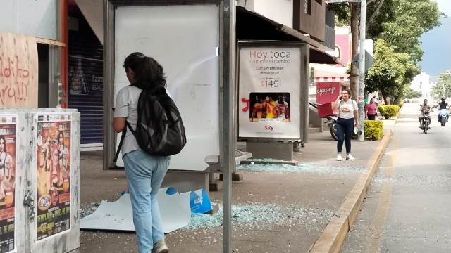 Normalistas de Oaxaca marchan como protesta por desalojo en manifestación de días pasados.- Fotos: Redes sociales.- clamorsocial.com