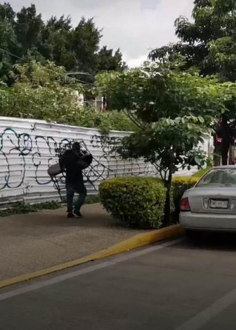 Normalistas de Oaxaca marchan como protesta por desalojo en manifestación de días pasados.- Fotos: Redes sociales.- clamorsocial.com