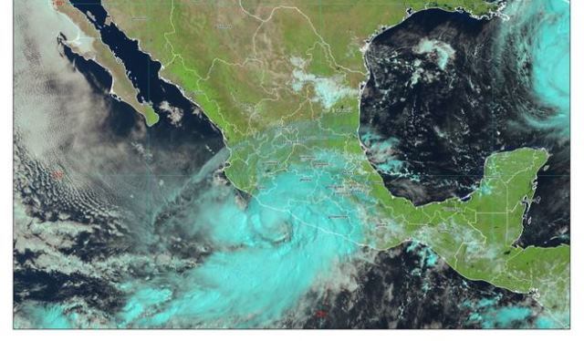 John se desplaza lentamente sobre el Pacífico central mexicano, con trayectoria hacia las costas de Michoacán