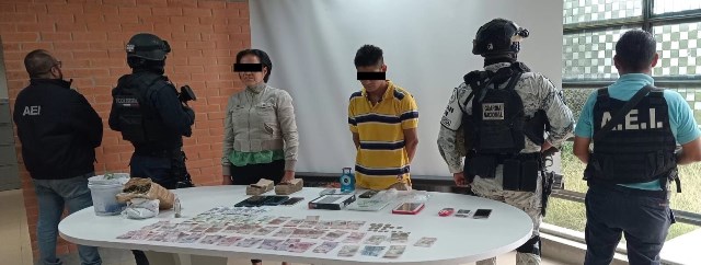 Encabeza FGEO cateo y detienen a dos personas, asegura drogas, equipos electrónicos y teléfonos, tras cateo efectuado en un domicilio de Huajuapan de León
