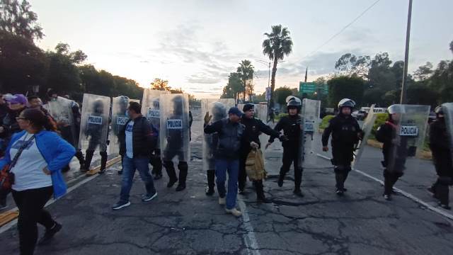 Encapsulan a trabajadores del PJF