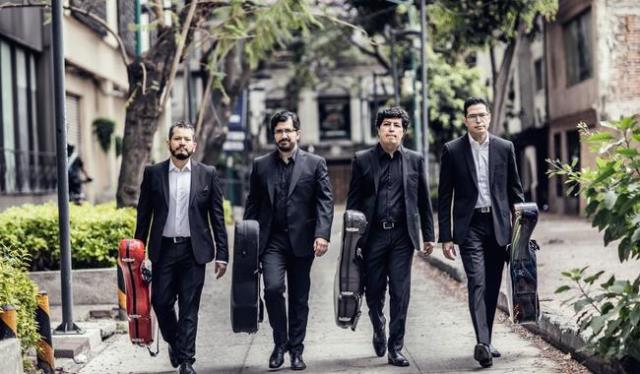 El Cuarteto de Guitarras de la Ciudad de México ofrecerá el concierto “Sones y danzones de buena madera”.