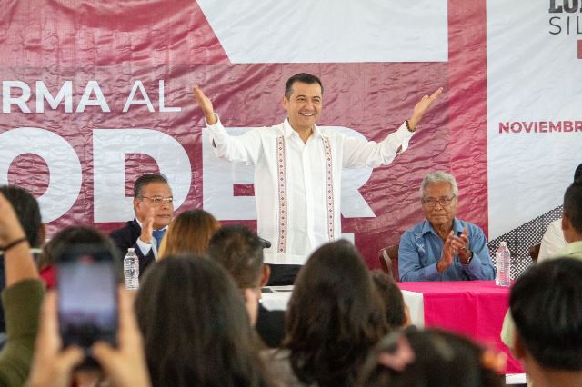 Sostiene Silva Romo diálogo con universitarias y universitarios de la Máxima Casa de Estudios de Oaxaca.- clamorsocial.com
