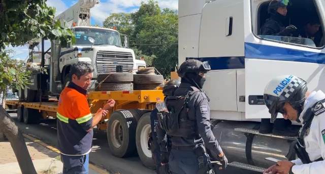 Cierran circulación a la altura del mercado de las Flores.- clamor social.com Foto: redes sociales