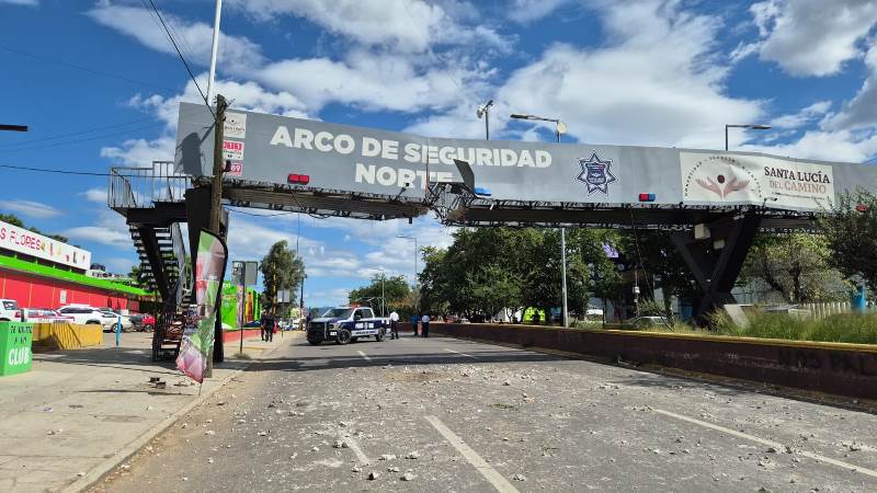 Cierran circulación a la altura del mercado de las Flores.- clamor social.com Foto: redes sociales
