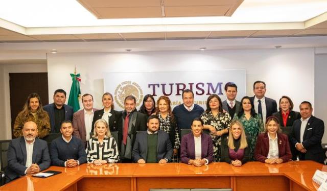 La secretaria de Turismo de México, Josefina Rodríguez Zamora, sostuvo un encuentro con integrantes de la Comisión de Turismo de la Cámara de Diputados, presidida por Tania Palacios Kuri, con quienes acordó celebrar reuniones de seguimiento.