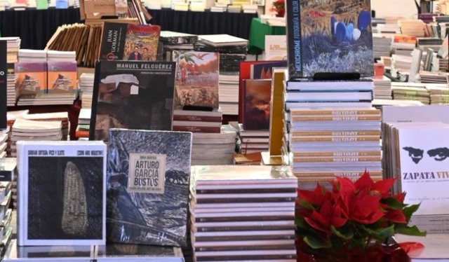 Se ha dispuesto una amplia variedad de volúmenes tanto de libros de arte como de novedades editoriales o catálogos de exposiciones con atractivos descuentos.