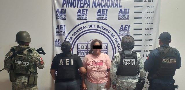 Tras detención en operativo en la Costa, Fiscalía de Oaxaca presenta ante Ministerio Público a ex edil de Mártires de Tacubaya por delitos contra la salud