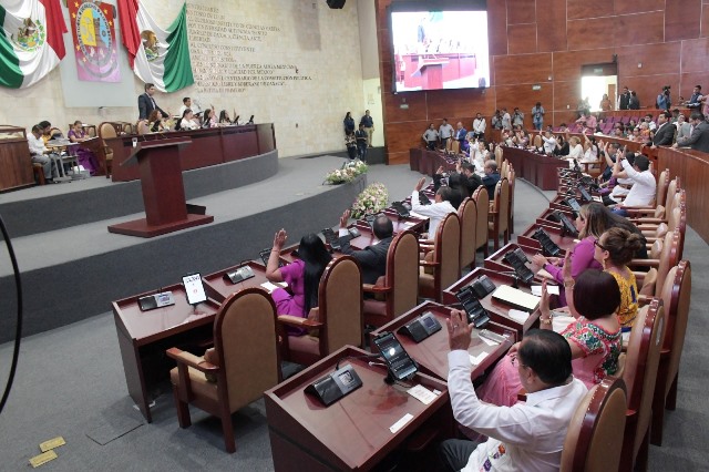 Congreso de Oaxaca suspende ayuntamiento de San Pedro Sochiápam y avala cambios en dos municipios