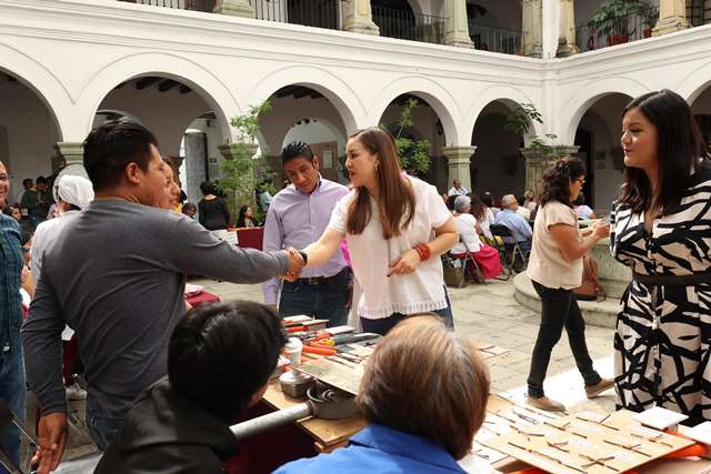 Nuevas oportunidades: Clausuran cursos en la Escuela Municipal de Artes y Oficios - clamorsocial.com