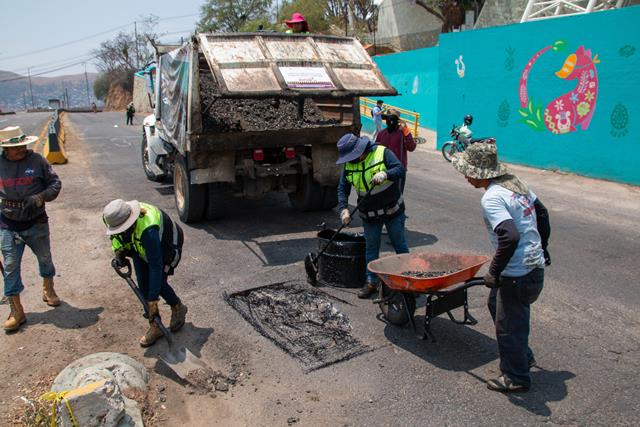 Se realizan acciones de limpieza y bacheo en el Cerro del Fortín para mejorar la imagen urbana.- clamorsocial.com