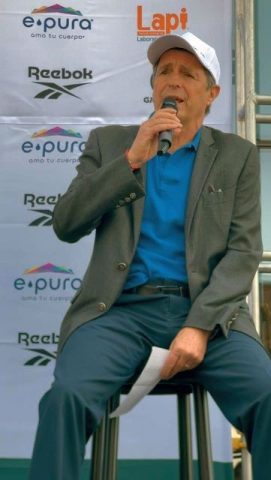 Gerardo Sánchez Navarro, representante de Deporte Mexicano, quienes otorgan la beca mensual para los mejores mexicanos.