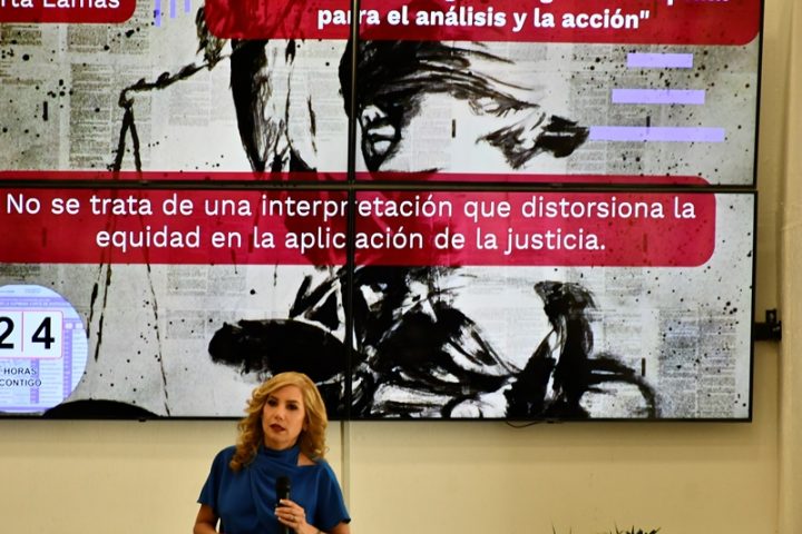 Magistrada Lorena Pérez Romo es recibida por universitarios y catedráticos en Oaxaca. Foto: clamorsocial.com