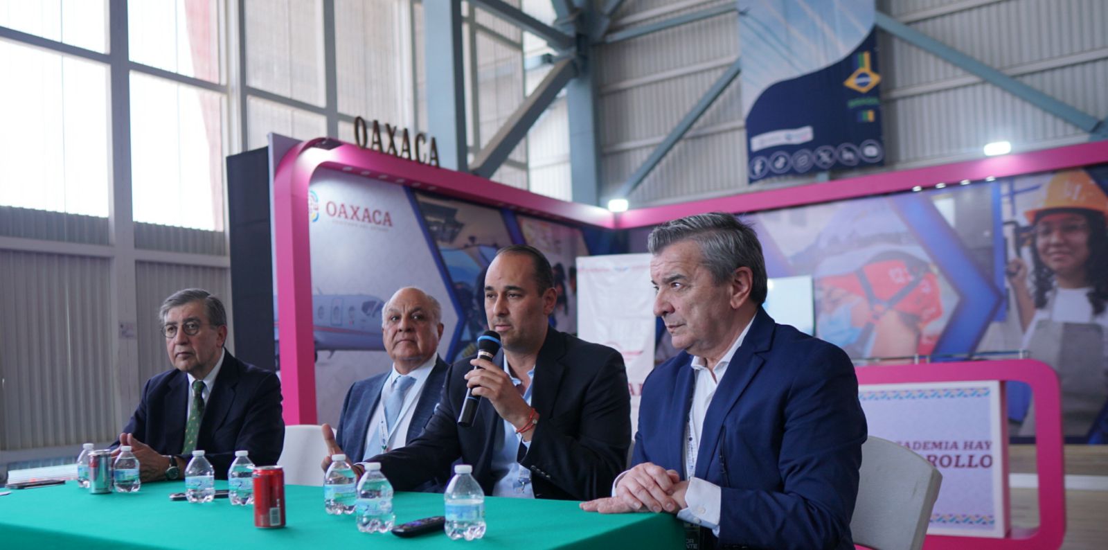Oaxaca Aerospace presenta en la FAMEX-2025 sus aviones Pegasus PE-210A y P-400T