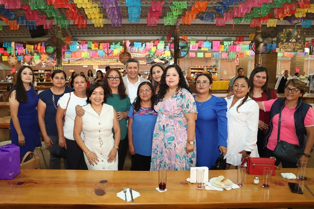 Fiscalía de Oaxaca reconoce el papel esencial de las madres trabajadoras en la institución.- clamorsocial.com
