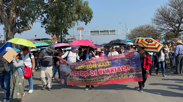 Marcha Sección 22 para entregar su pliego petitorio.- CLAMORSOCIAL.COM