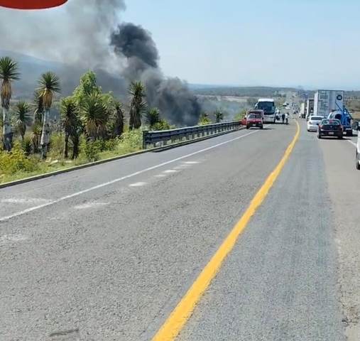 8 muertos y 22 heridos deja accidente en la autopista Cuacnopalan-Oaxaca .- clamorsocial.com