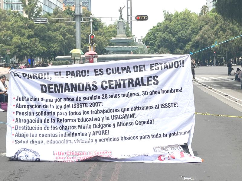 Magisterio mantiene plantón en la CDMX y consultará con las bases las propuestas planteadas por el Gobierno Federal. Foto: Especial. clamorsocial.com