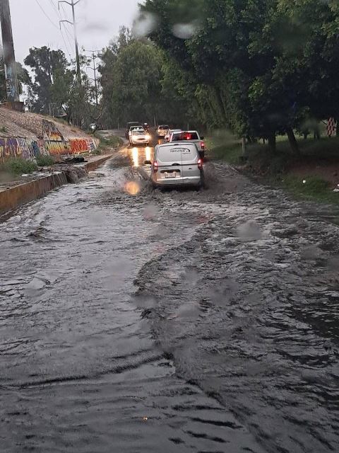 Se reporta encharcamiento debajo del puente Valerio Trujano.- CLAMORSOCIAL.COM