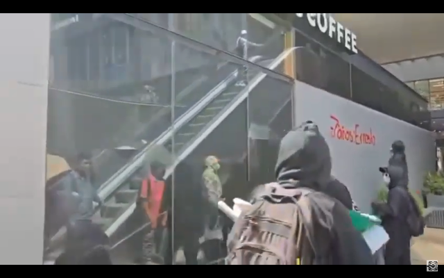 Sol Rojo vandaliza en la Ciudad de Oaxaca