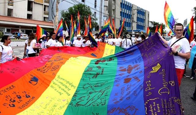 Educación en derechos humanos para combatir la discriminación contra la comunidad LGBTIQ+