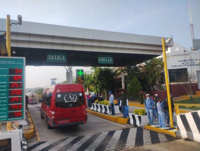 Toman la Caseta de Huitzo en Oaxaca