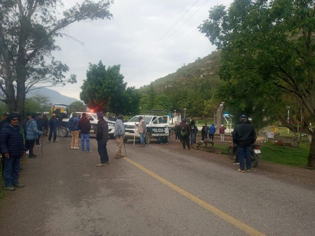 Bloquean paso de Huajuapan a Juxtlahuaca en la Mixteca