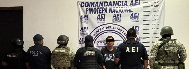 Fiscalía de Oaxaca, junto a Marina, DEFENSA, Policía Municipal y Vial detienen a ocho personas por narcomenudeo, en Pinotepa Nacional.- CLAMORSOCIAL.COM