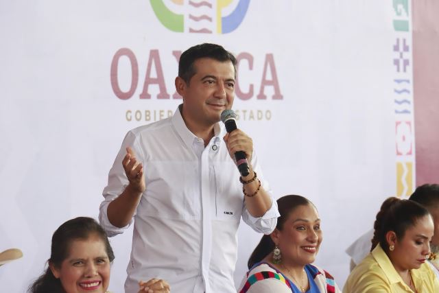 Lo que nunca se hizo para atender las necesidades de los pueblos, lo está haciendo la Primavera Oaxaqueña: Silva Romo.- clamorsocial.com