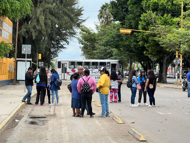 Bloquea STEUABJO sobre Av. Universidad.- CLAMORSOCIAL.COM