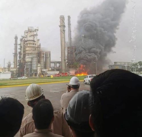 Se reporta incendio en la Refinería de Salina Cruz