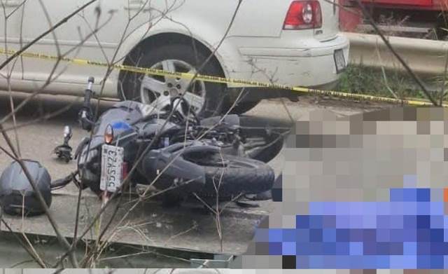 Indigente muere al ser atropellado por motociclista