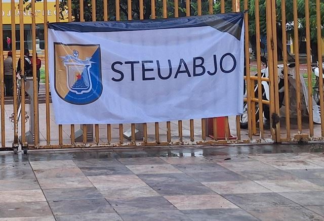Integrantes del STEUABJO toman Ciudad Universitaria.-clamorsocial.com