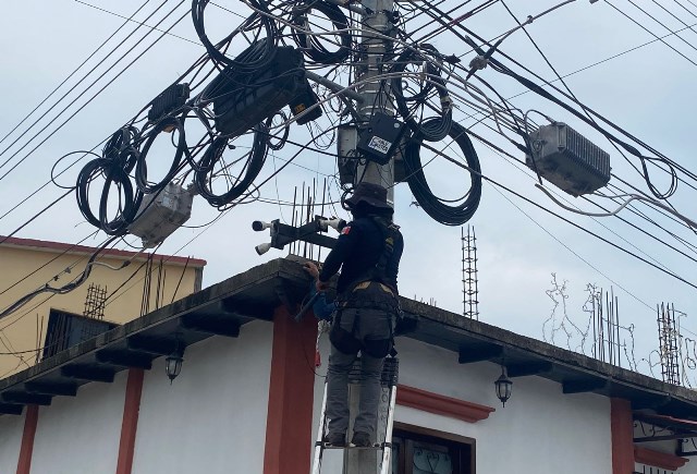 Desarticulan 23 cámaras de vigilancia ilegal durante operativo en Juchitán de Zaragoza, como parte de las acciones de la Operación Sable.- clamorsocial.com