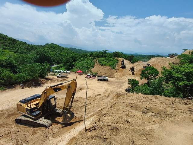 Paso intermitente por trabajos de modernización en la Carretera Federal 200, Tramo Pochutla – Huatulco.- CLAMORSOCIAL.COM