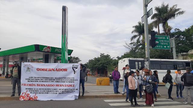 SUTTEBCEO BLOQUEA EL CRUCERO DE FONAPAS.- clamorsocial.com