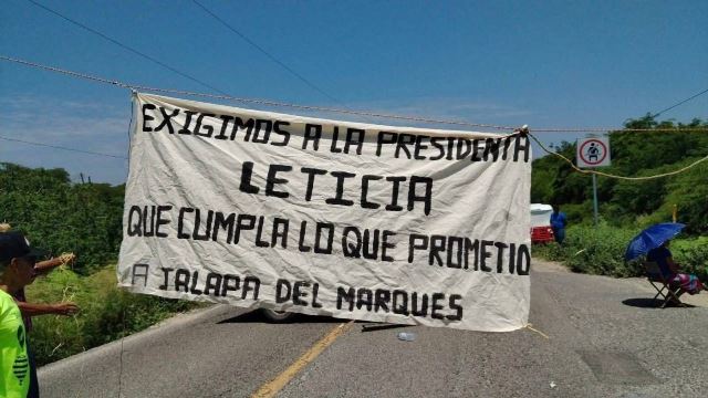 Bloquean paso en Jalapa del Marqués.- clamorsocial.com
