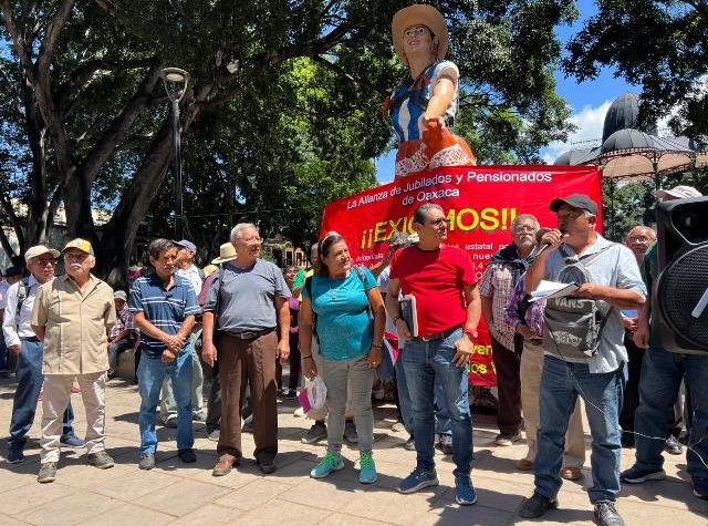 Descartan jubilados movilizaciones para boicotear pago de bonos.- CLAMORSOCIAL.COM