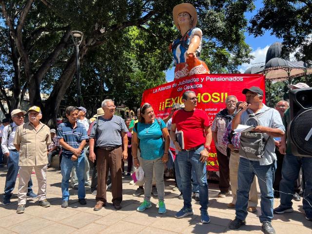 Descartan jubilados movilizaciones para boicotear pago de bonos.- CLAMORSOCIAL.COM