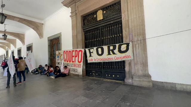 FORO cierra los accesos del Palacio de Gobierno.- CLAMORSOCIAL.COM