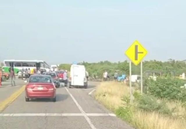 Bloquean paso en la 190 en el Istmo.- clamorsocial.com