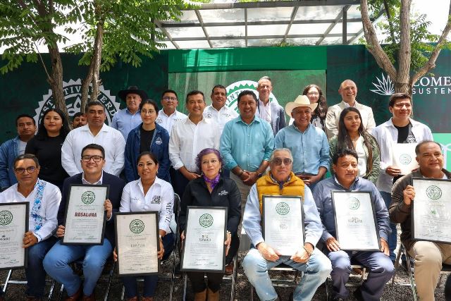IMPULSA OAXACA UN MEZCAL RESPONSABLE: SENADOR SILVA ROMO EN LA 1ª ENTREGA DEL DISTINTIVO VERDE: MEZCAL Y AGAVE SOSTENIBLE DE COMERCAM.- CLAMORSOCIAL.COM