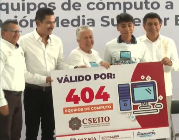 Gobernador entrega equipo de cómputo a escuelas del nivel Media Superior.- CLAMORSOCIAL.COM