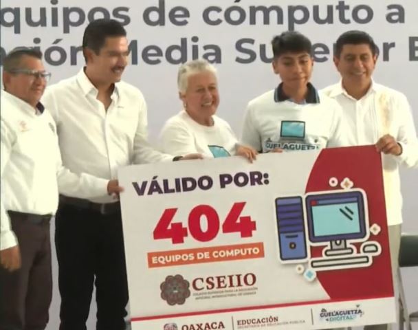 Gobernador entrega equipo de cómputo a escuelas del nivel Media Superior.- CLAMORSOCIAL.COM