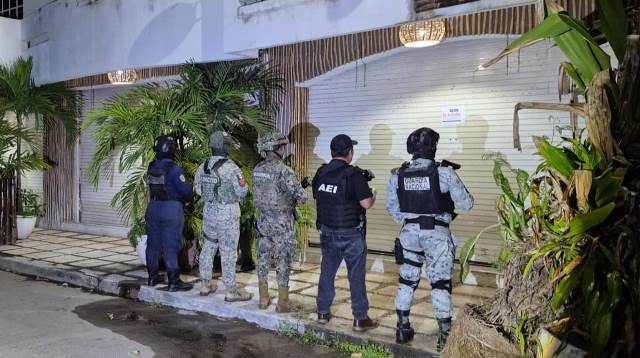 Fiscalía de Oaxaca junto con DEFENSA, SEMAR, GN y Policía Estatal, refuerzan Operación Sable en Pinotepa: clausuran 14 bares.- CLAMORSOCIAL.COM